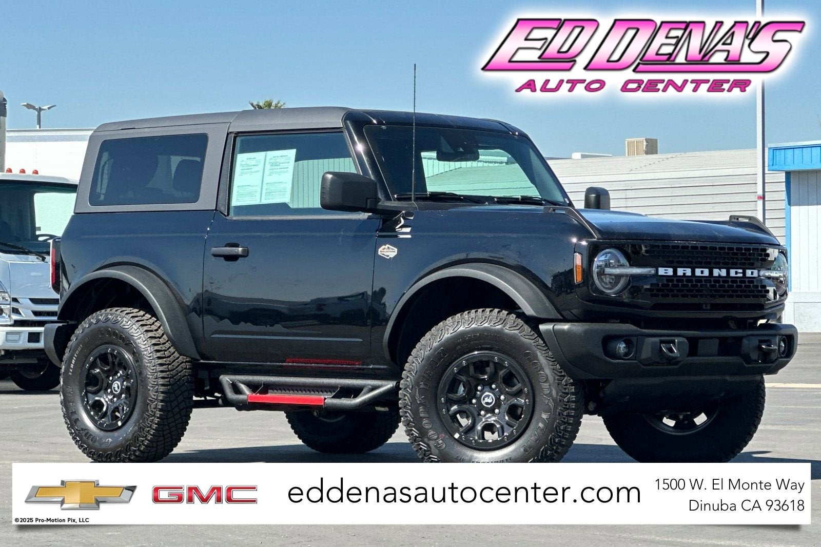 2023 Ford Bronco Base in Black — front three-quarter view