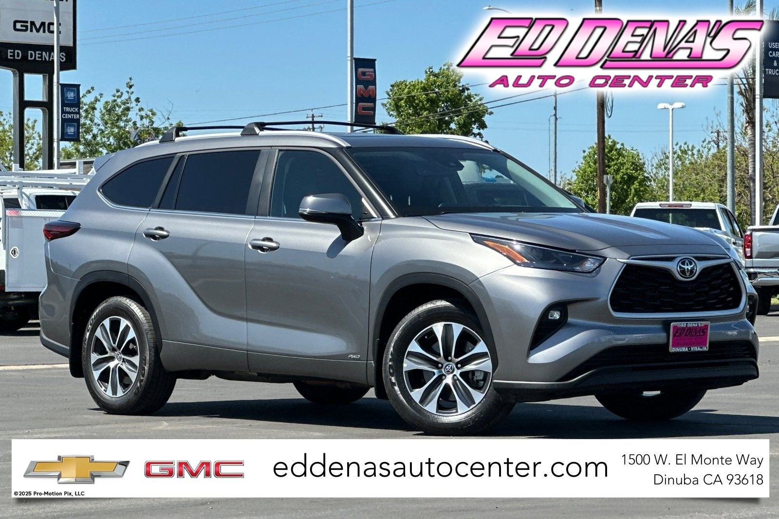 2025 Toyota Highlander Hybrid XLE in Gray — front three-quarter view