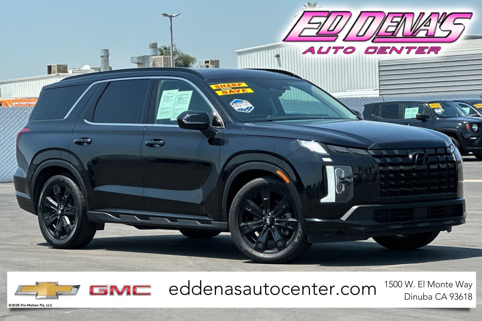 2024 Hyundai Palisade XRT in Black — front three-quarter view